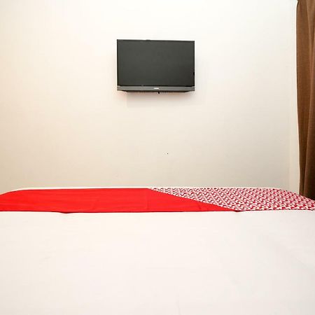 Oyo 969 Penginapan Darma I スラバヤ エクステリア 写真